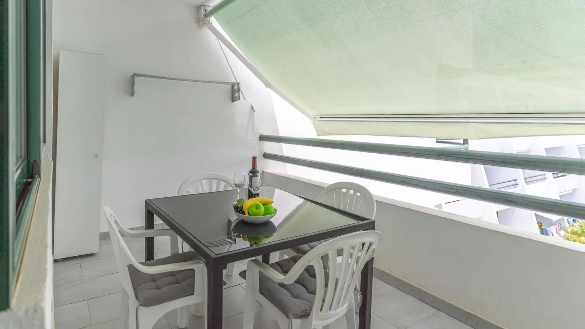 Go2Tenerife Apart'Teno Amazing Pool View & Near The Beach Playa de las Américas 0*,